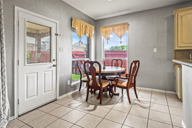 2715 Forest Lake Drive, Grand Prairie, TX 75052