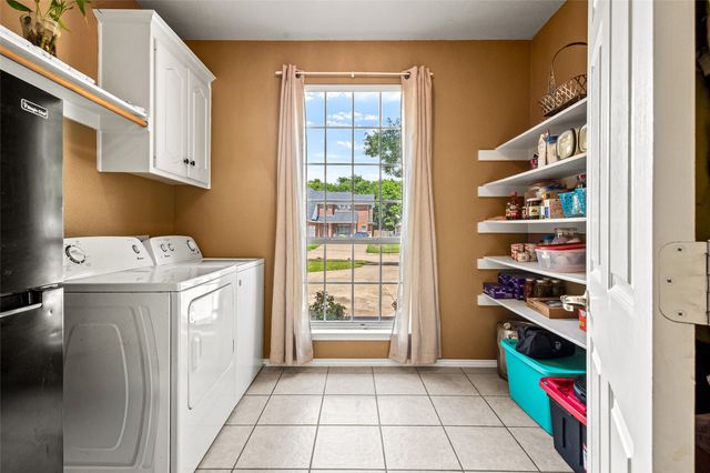 2715 Forest Lake Drive, Grand Prairie, TX 75052