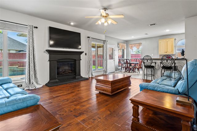 2715 Forest Lake Drive, Grand Prairie, TX 75052