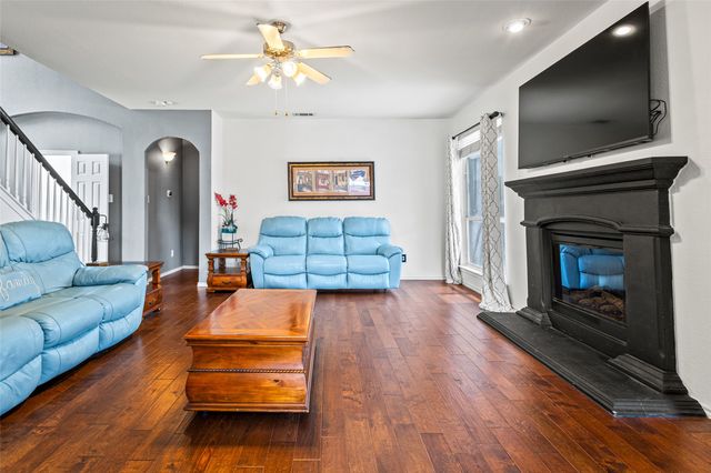 2715 Forest Lake Drive, Grand Prairie, TX 75052