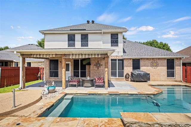2715 Forest Lake Drive, Grand Prairie, TX 75052
