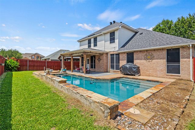 2715 Forest Lake Drive, Grand Prairie, TX 75052