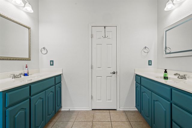 2715 Forest Lake Drive, Grand Prairie, TX 75052