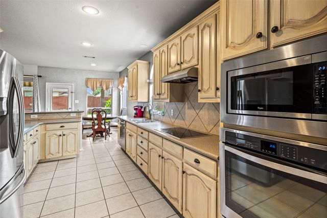 2715 Forest Lake Drive, Grand Prairie, TX 75052