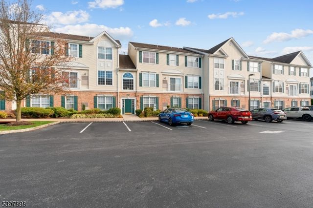 106 Limerick Ln, Lopatcong Twp., NJ 08865