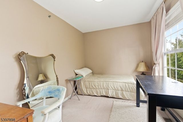 106 Limerick Ln, Lopatcong Twp., NJ 08865