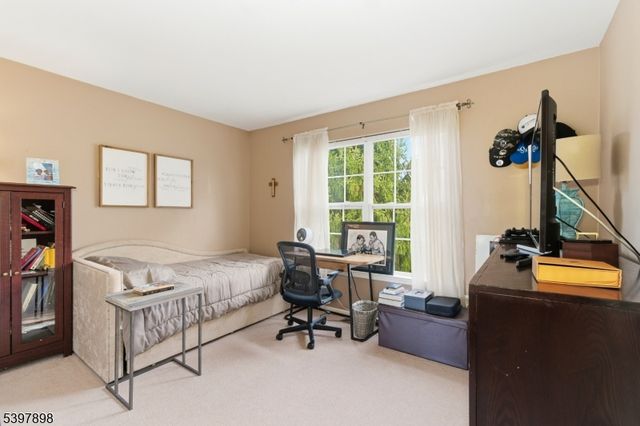 106 Limerick Ln, Lopatcong Twp., NJ 08865