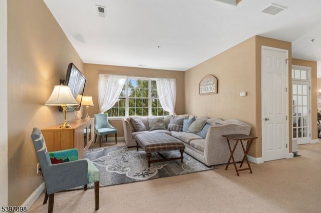 106 Limerick Ln, Lopatcong Twp., NJ 08865