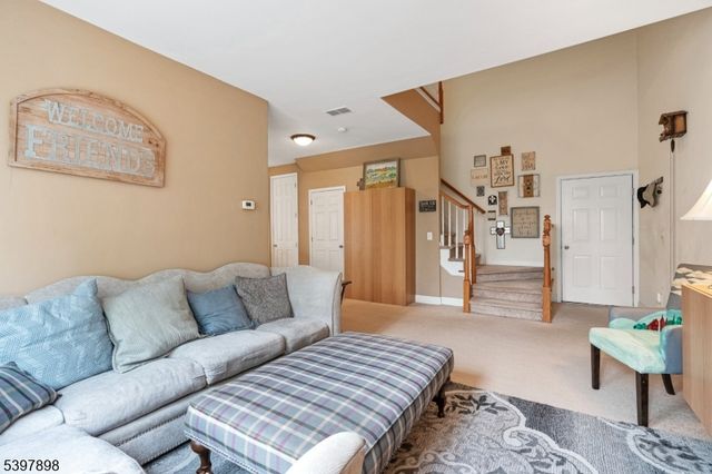 106 Limerick Ln, Lopatcong Twp., NJ 08865