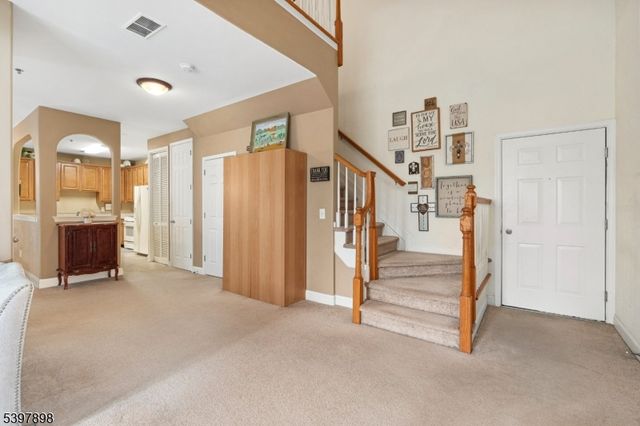 106 Limerick Ln, Lopatcong Twp., NJ 08865