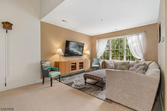 106 Limerick Ln, Lopatcong Twp., NJ 08865