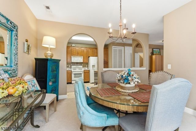 106 Limerick Ln, Lopatcong Twp., NJ 08865