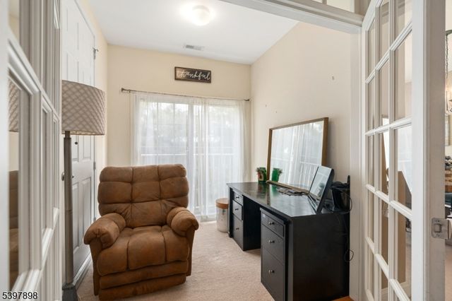 106 Limerick Ln, Lopatcong Twp., NJ 08865