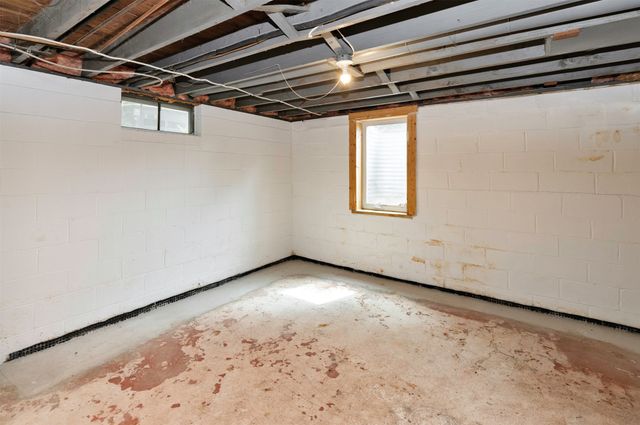 703 Mafred Drive, Norwalk, IA 50728