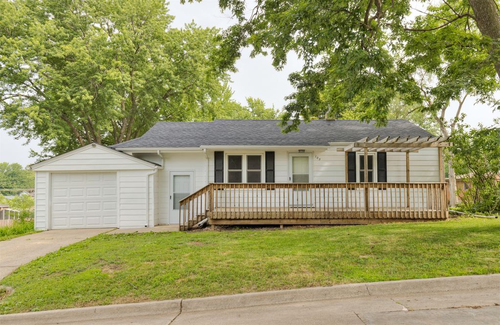 703 Mafred Drive, Norwalk, IA 50728