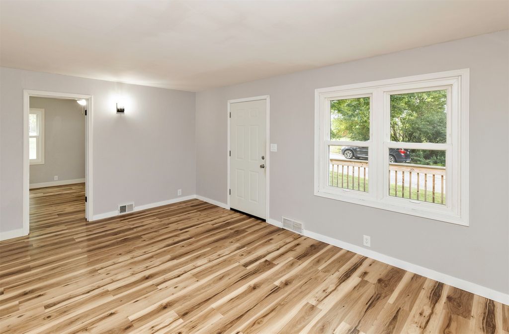 703 Mafred Drive, Norwalk, IA 50728