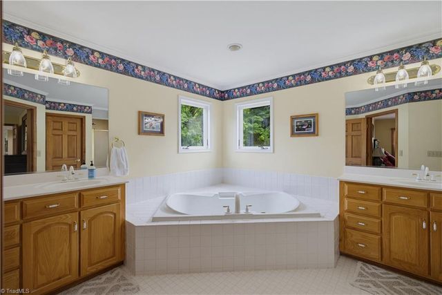 1642 Rhodes Loop, Madison, NC 27025