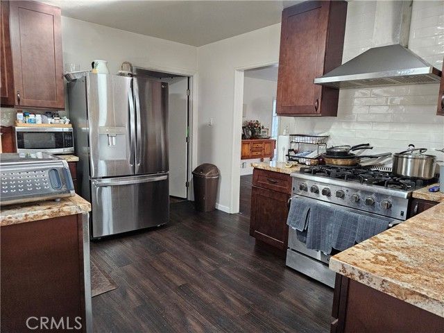 11825 Menlo Avenue, Hawthorne, CA 90250