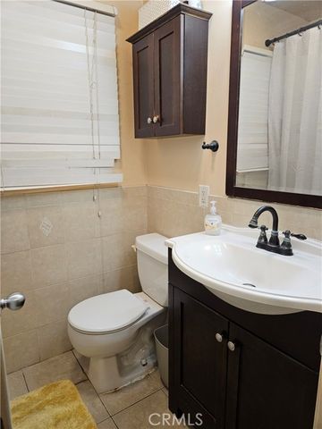 11825 Menlo Avenue, Hawthorne, CA 90250