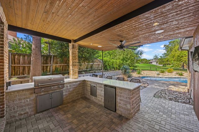 2304 Fairway Circle, Heath, TX 75032