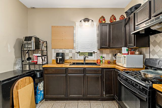 975 Thompson Ave, Donora, PA 15033