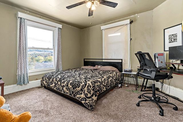 975 Thompson Ave, Donora, PA 15033