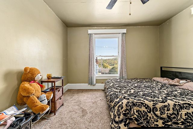 975 Thompson Ave, Donora, PA 15033