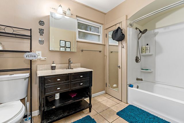 975 Thompson Ave, Donora, PA 15033