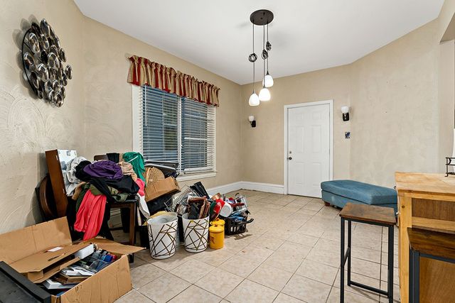 975 Thompson Ave, Donora, PA 15033