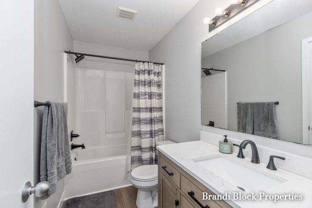 3733 Webber Pines Drive Ne, Plainfield Twp, MI 49525