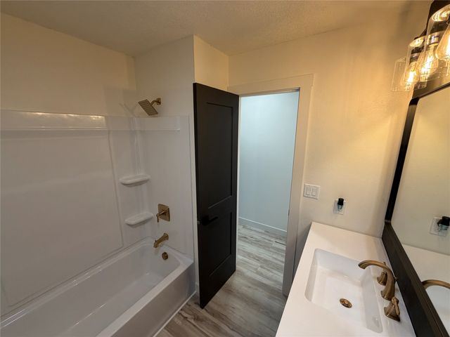 818 E 19th Street N, Newton, IA 50208