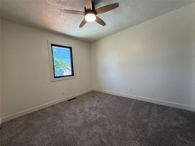 818 E 19th Street N, Newton, IA 50208