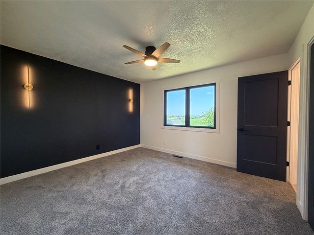 818 E 19th Street N, Newton, IA 50208