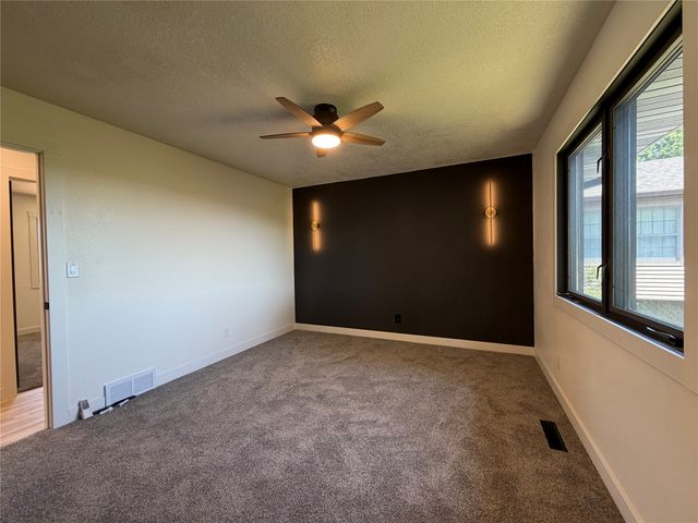 818 E 19th Street N, Newton, IA 50208