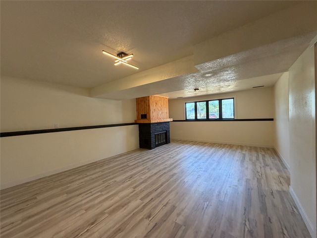 818 E 19th Street N, Newton, IA 50208