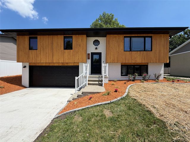 818 E 19th Street N, Newton, IA 50208