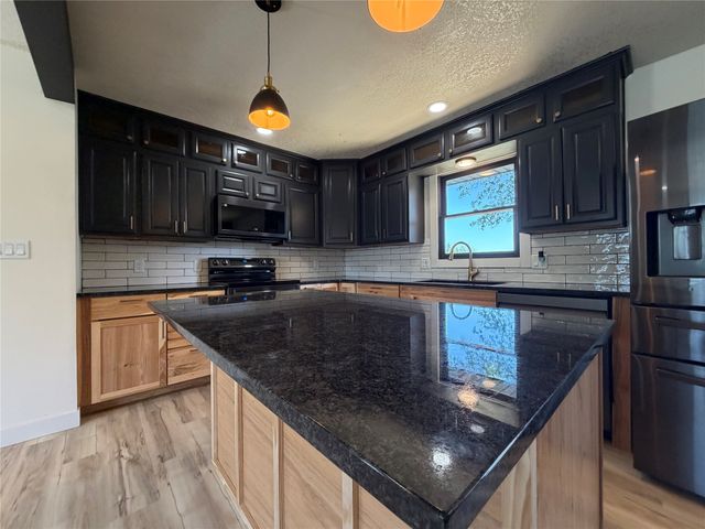 818 E 19th Street N, Newton, IA 50208