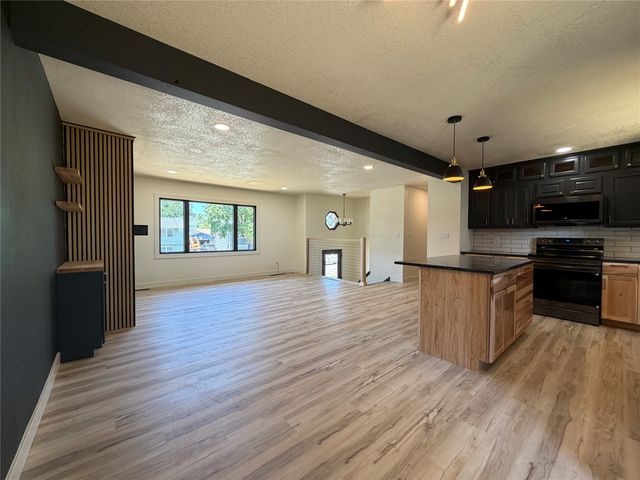 818 E 19th Street N, Newton, IA 50208