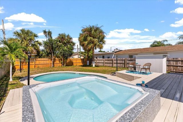 1227 N Ocean Breeze, Lake Worth, FL 33460