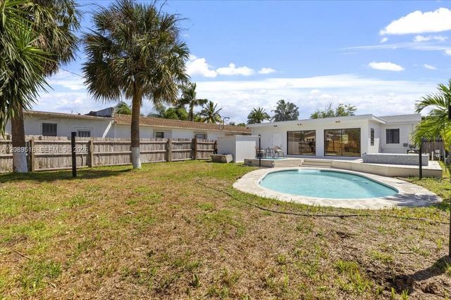 1227 N Ocean Breeze, Lake Worth, FL 33460