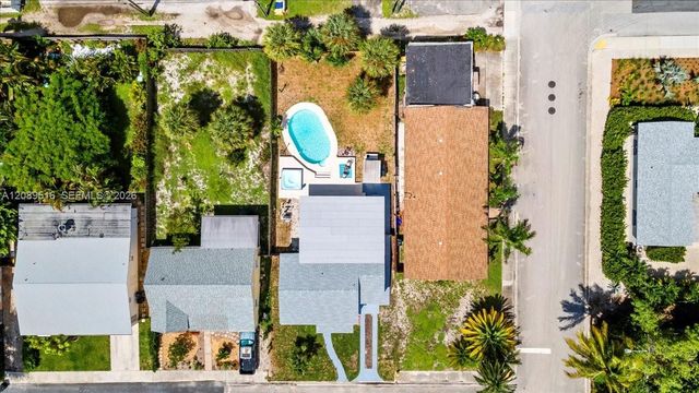 1227 N Ocean Breeze, Lake Worth, FL 33460