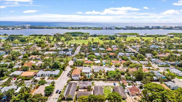 1227 N Ocean Breeze, Lake Worth, FL 33460