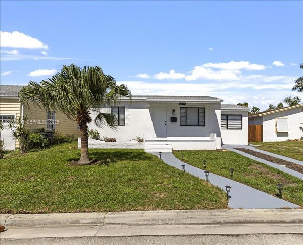 1227 N Ocean Breeze, Lake Worth, FL 33460
