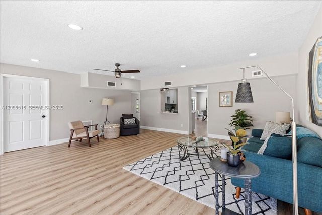 1227 N Ocean Breeze, Lake Worth, FL 33460