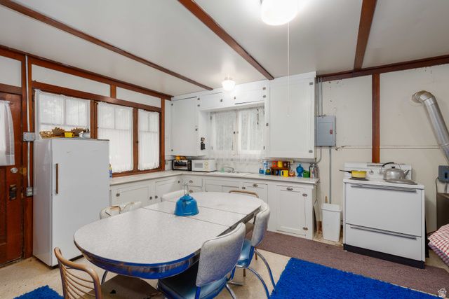 6449 N NORTH FORK RD, Liberty, UT 84310
