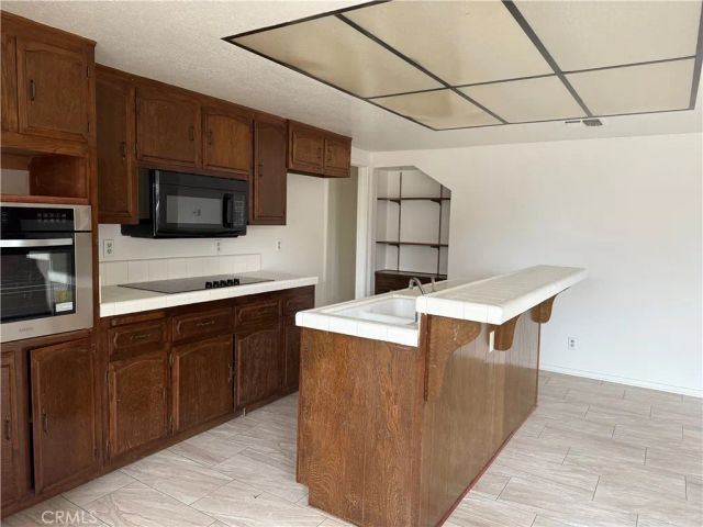 13715 Hidden Valley, Victorville, CA 92395