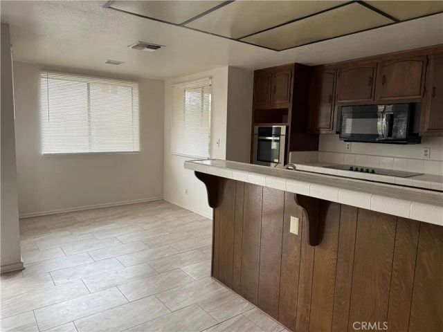 13715 Hidden Valley, Victorville, CA 92395