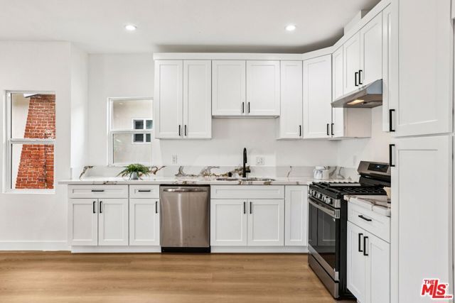 1320 W 51st Place, Los Angeles, CA 90037