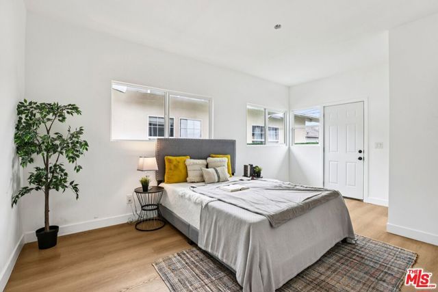 1320 W 51st Place, Los Angeles, CA 90037