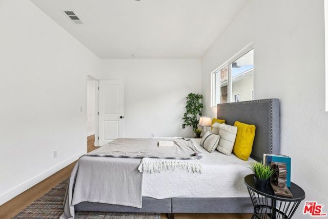 1320 W 51st Place, Los Angeles, CA 90037